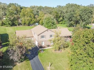 28824 W Rivers Edge Dr, Cary, IL 60013