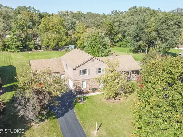 28824 W Rivers Edge Dr, Cary, IL 60013