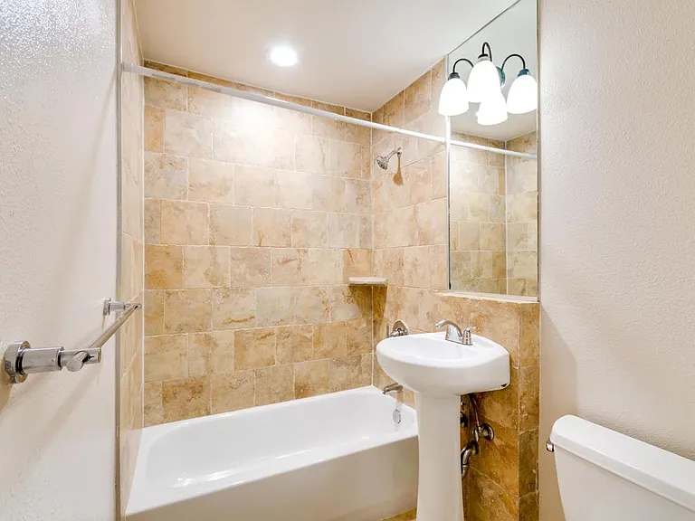 Canyonwood Apartments — Photo 5