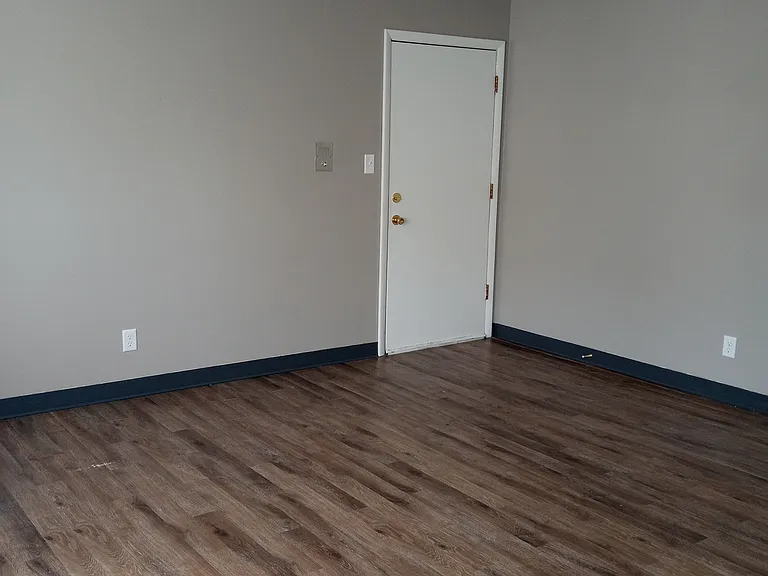 210 32nd St NE #3 — Photo 3