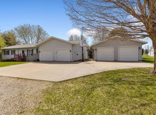 400 Scobey Rd NW, Mount Vernon, IA 52314