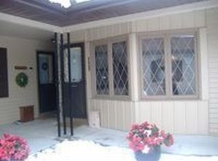 7403 Pinegrove Dr, Jenison, MI 49428