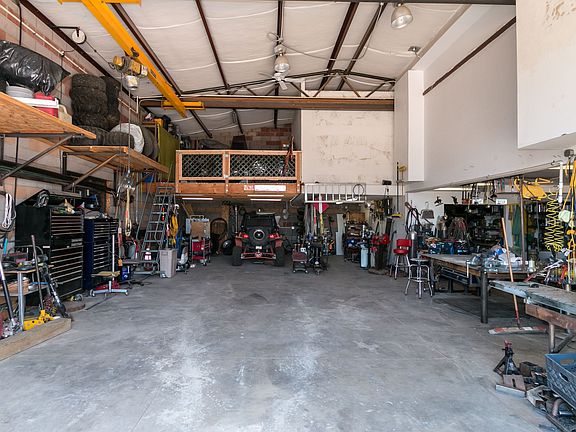3000 SF workshop w/crane