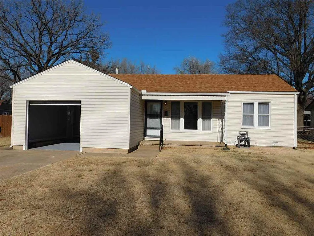 3 bed, 1000 sqft, $1,300 — Photo 2