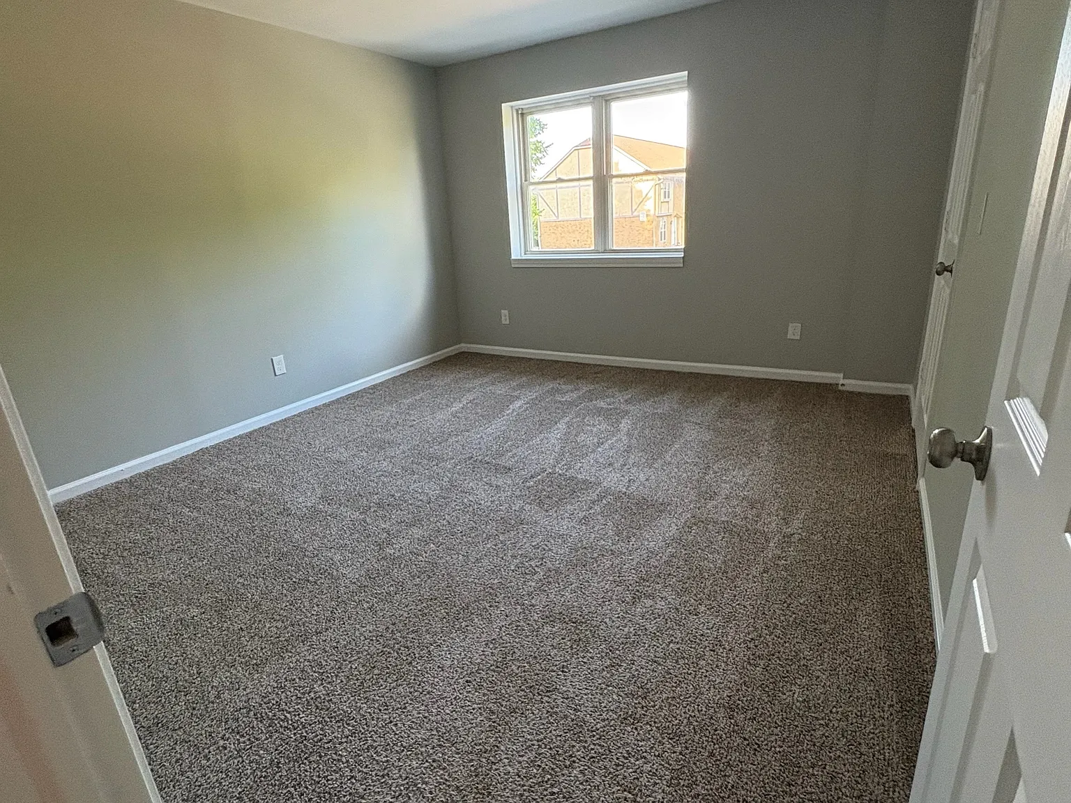2 bed, 1.5 bath, 1040 sqft, $1,275 — Photo 2