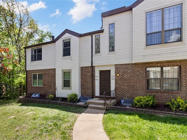 9714 Raintree Village Dr #3F, Hillsboro, MO 63050