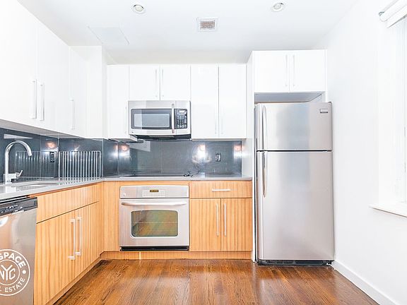 3rd image of 1209 Dekalb Ave #4250