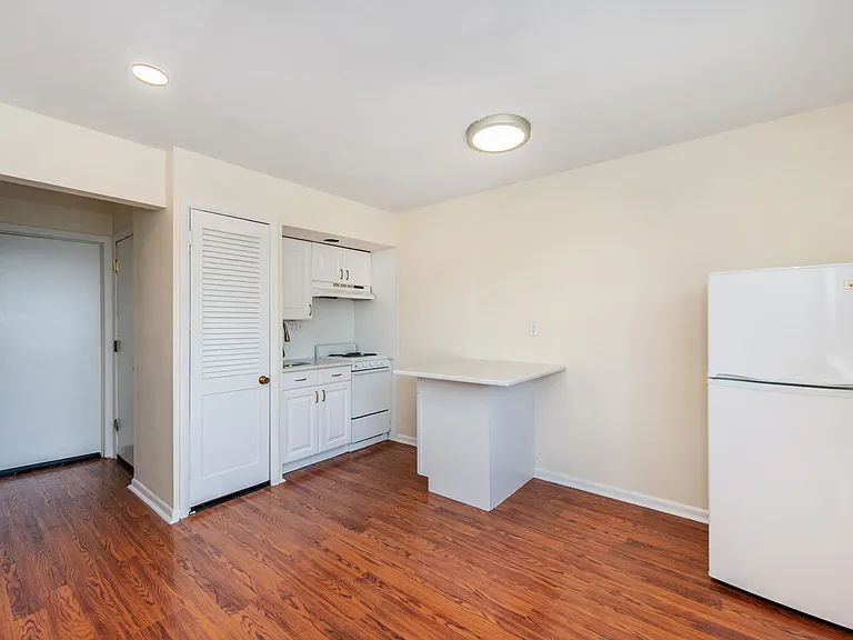 601 Fairview Ave #B1 — Photo 4
