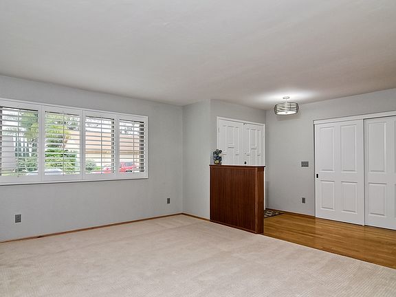 5th image of 2036 Farrington Dr