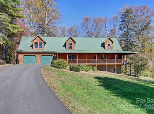 80 Oak Meadow Ln, Hendersonville, NC 28792