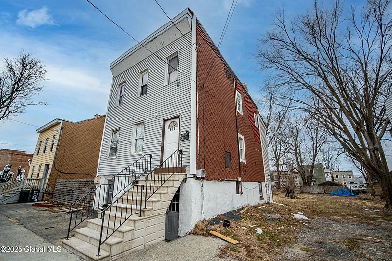 3rd image of 585 Clinton Avenue