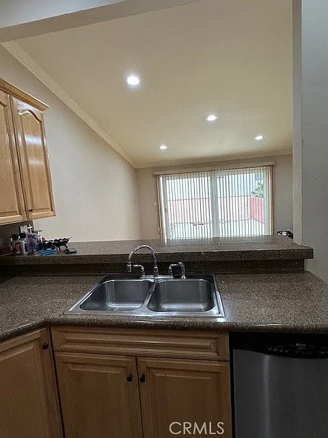2 bed, 1077 sqft, $3,000 — Photo 3