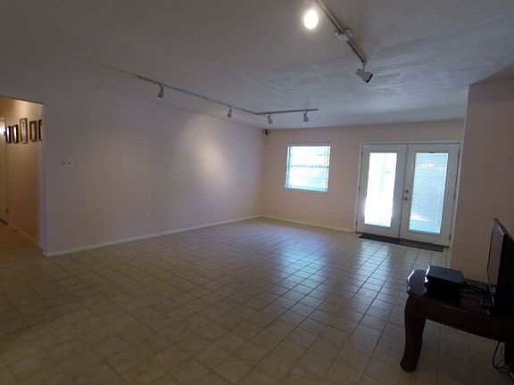 2nd image of 1200 Wisteria Ave