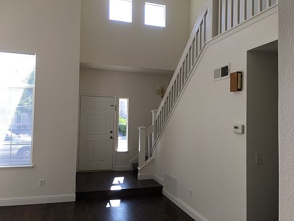 entry and staircase web_08232019