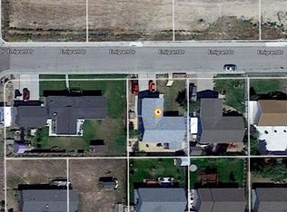513 Emigrant Dr, Glenrock, WY 82637