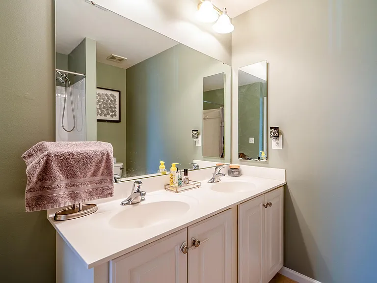 18081 Camdenhurst Dr — Photo 48