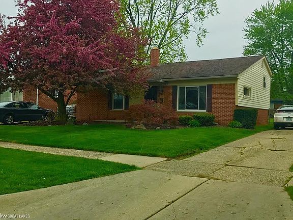 2nd image of 32871 Mackenzie Dr