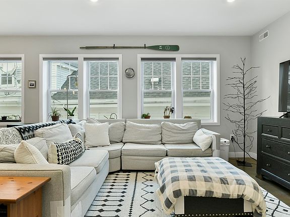 2nd image of 47 Sargent St #3