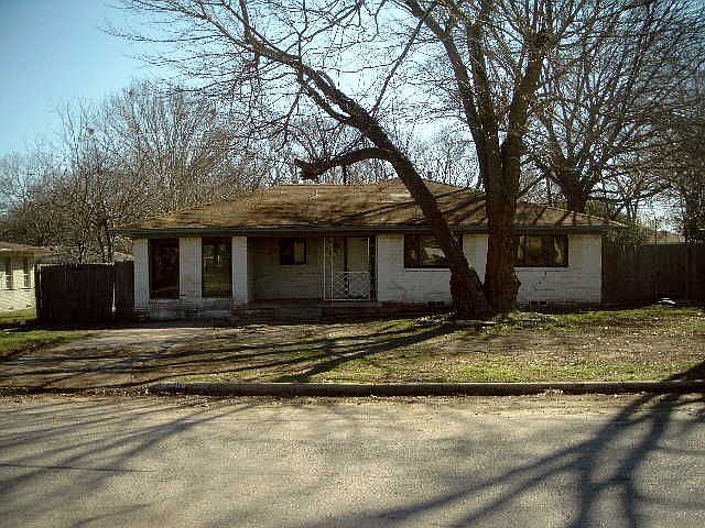 1st image of 738 Jack St