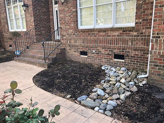 4th image of 1584 Godfrey Ln