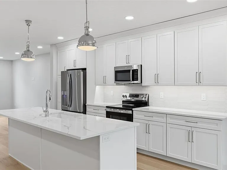 4208 W Carmen St #C — Photo 9