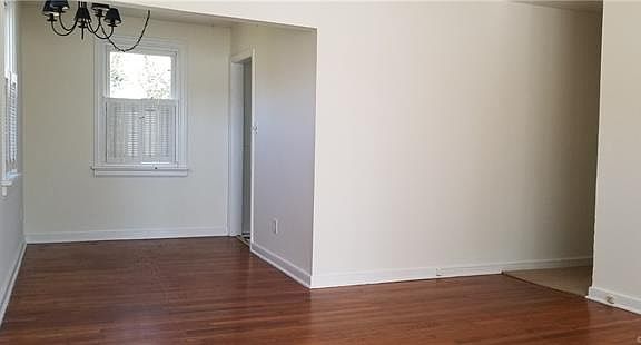 5th image of 906 Sabot St
