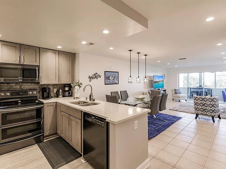 1255 E Peppertree Dr #403 — Photo 3