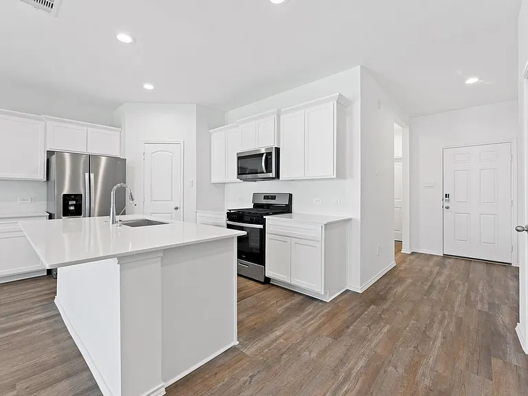 Emerald Ocean Dr — Photo 5