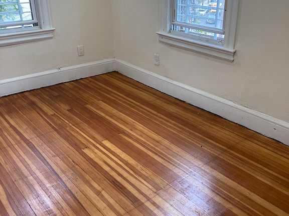 2nd image of 209 Zoe St
