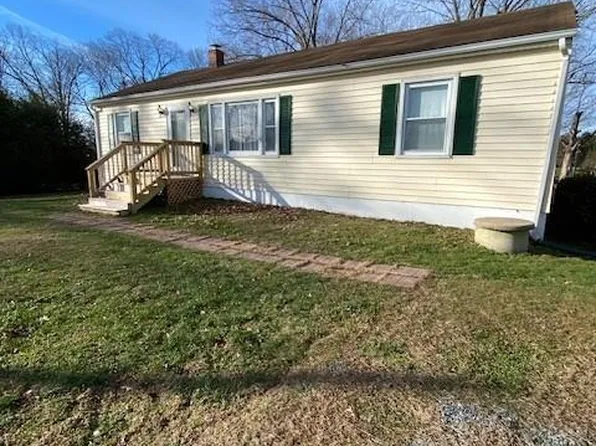 946 Hairfield Dr, Fredericksburg, VA 22408