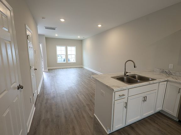 3rd image of 173 Loren Rd