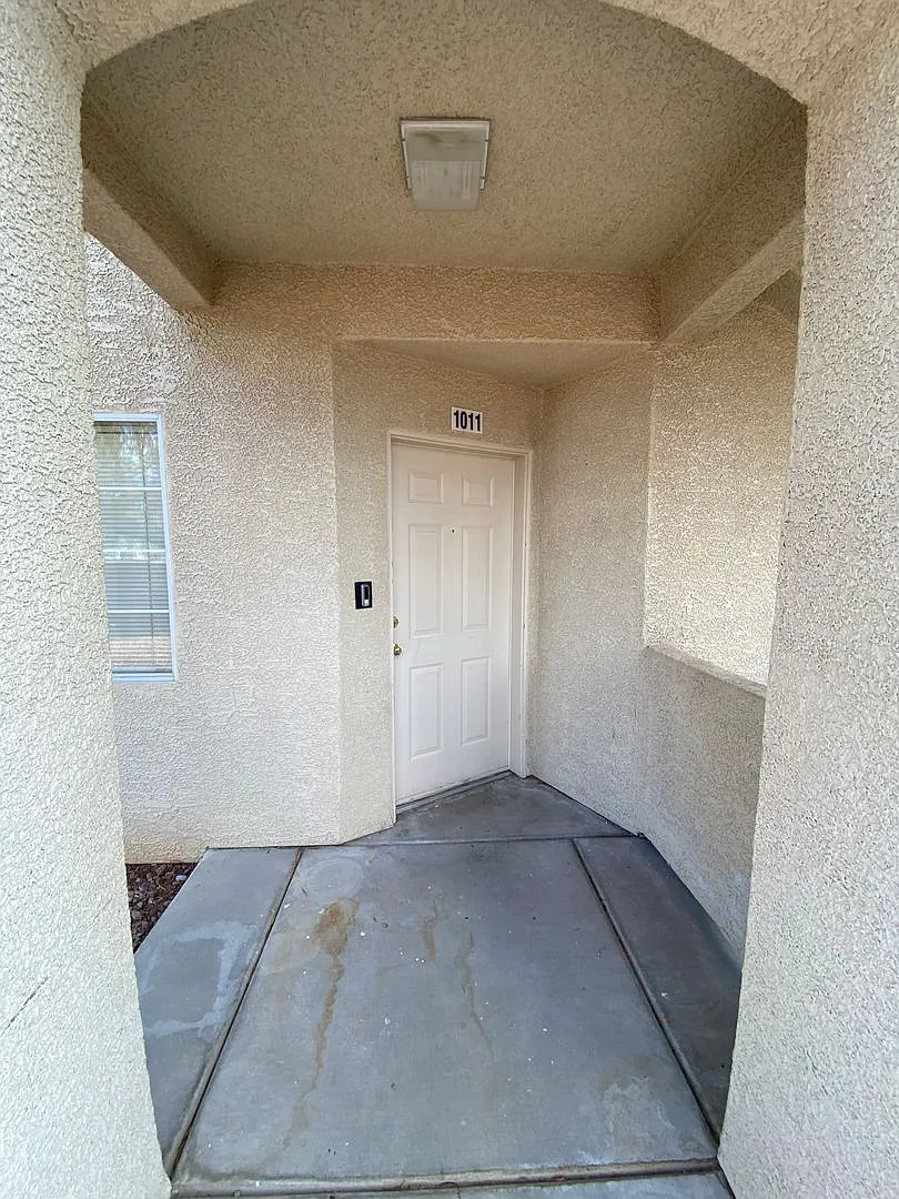 Alexander #1011 — Photo 2