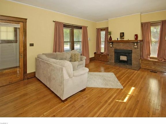 4th image of 17815 Clifton Blvd