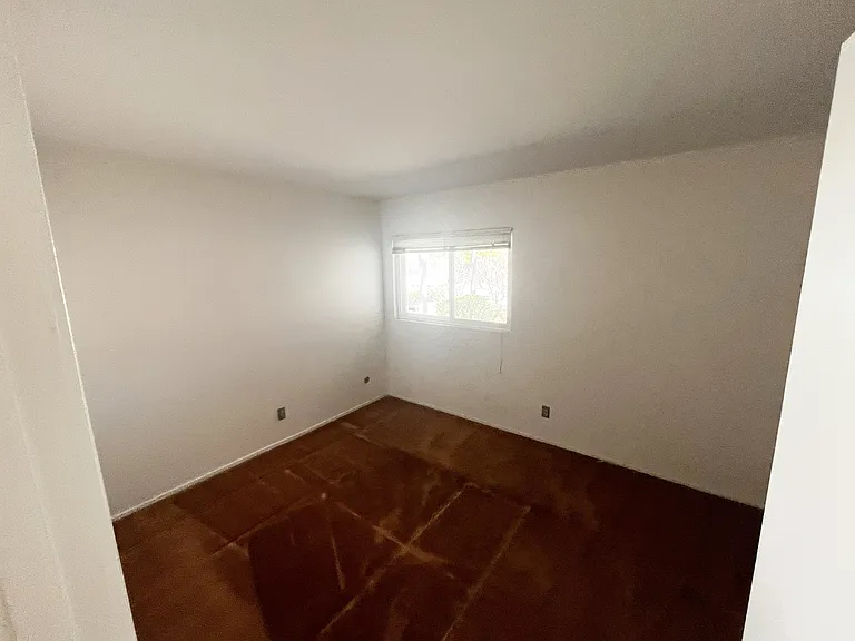 1st bedroom.