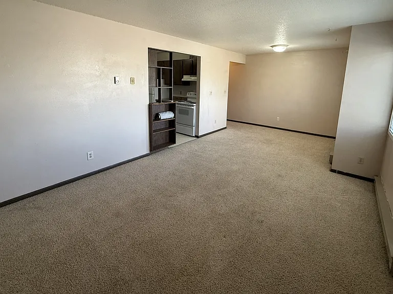 1105 N Main St — Photo 3