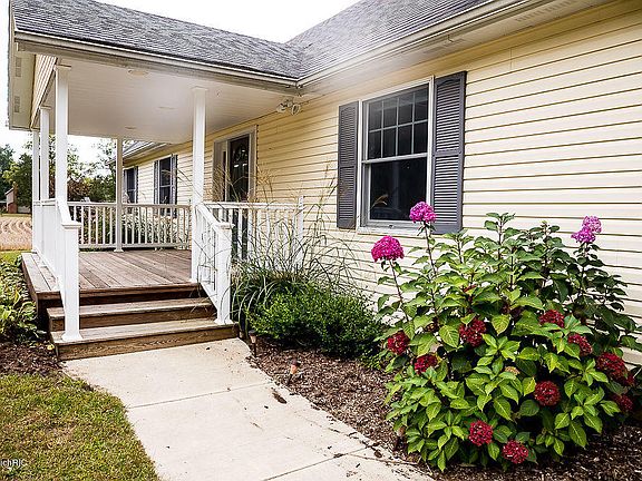 2nd image of 2986 Pine Lake St