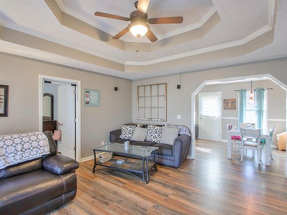 4th image of 120 Lindsey Cir