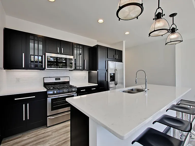 1749 Front St #D — Photo 2