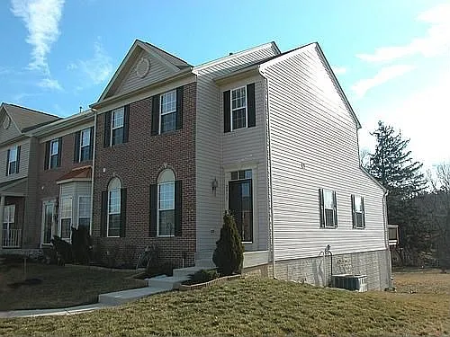 2915 Indiansummer Ct photo 1