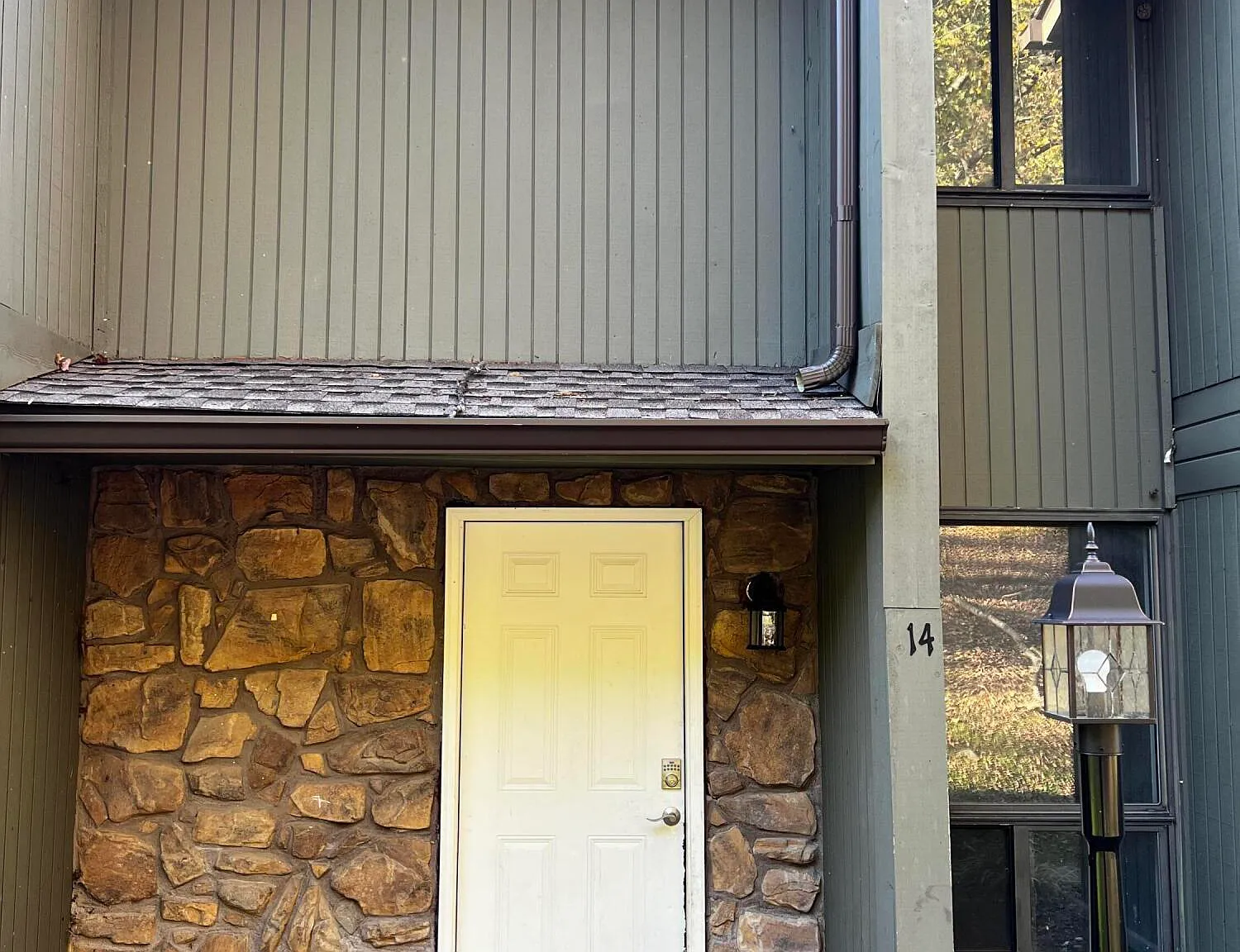 2 bed, 1.5 bath, 1000 sqft, $1,100 — Photo 2