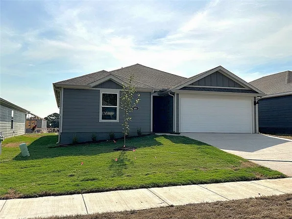 104 NW Pinwheel St, Gentry, AR 72734