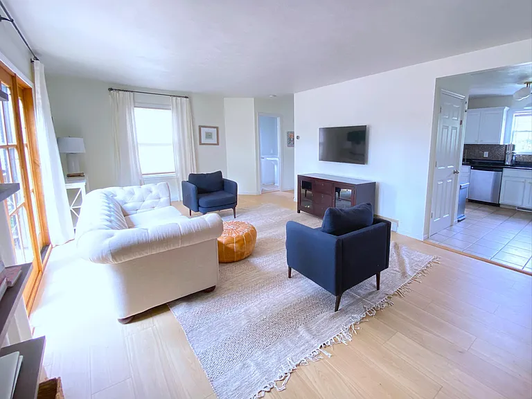 1418 Manton St NE — Photo 5