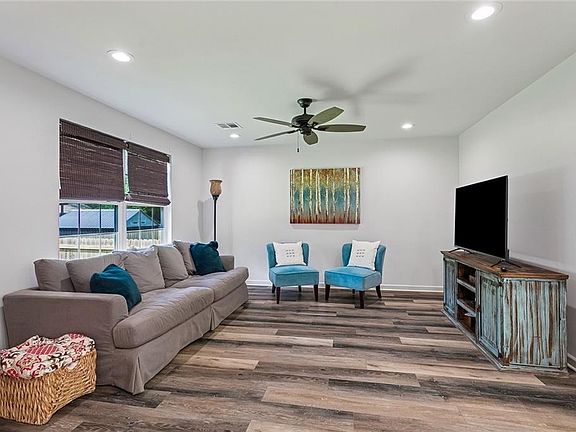 3rd image of 70413 D St