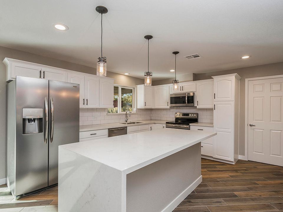 1st image of 3541 W Voltaire Ave