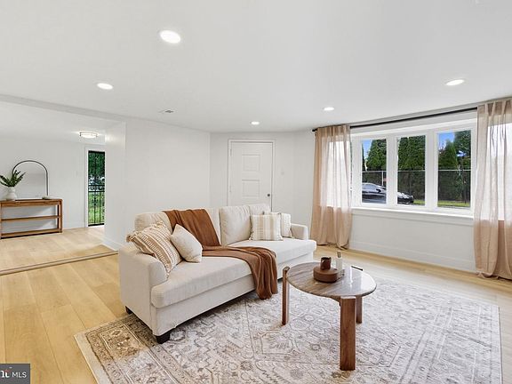 4th image of 305 Miller Ave