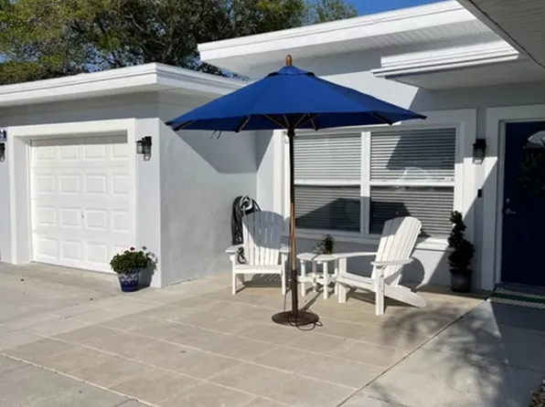 165 Mineola Dr W, Belleair Bluffs, FL 33770