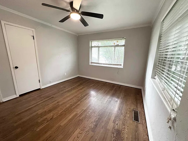 4307 N Indiana Ave — Photo 12