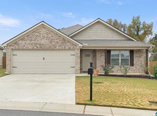 5475 University Gardens Dr, Cottondale, AL 35453