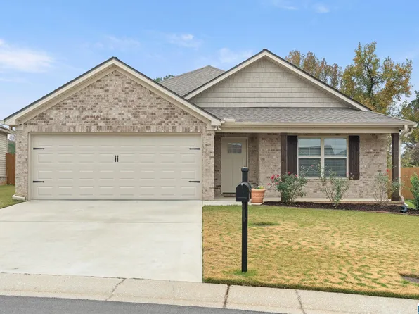 5475 University Gardens Dr, Cottondale, AL 35453
