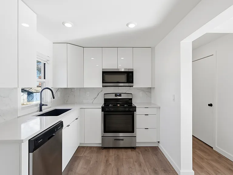 73 Macarthur Ave #1 — Photo 5